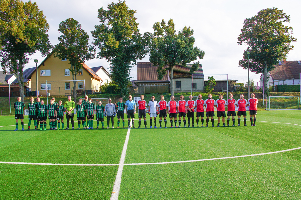 Das Fußballspiel zwischen der Mannschaft des SpG SV Heinrichsort/Rödlitz / FSV Hohndorf und der Lebensbrücke Niederlungwitz