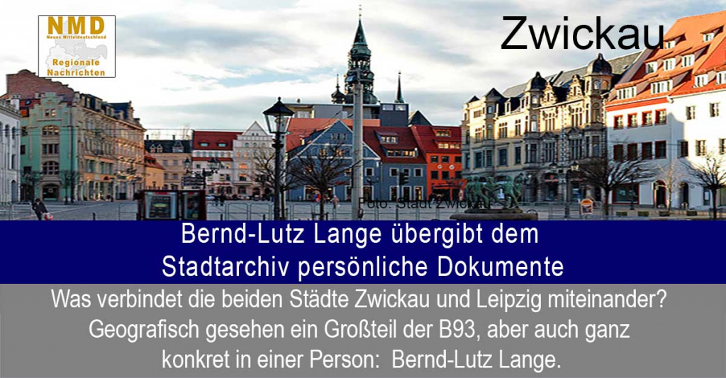 Bernd-Lutz Lange übergibt dem Stadtarchiv persönliche Dokumente